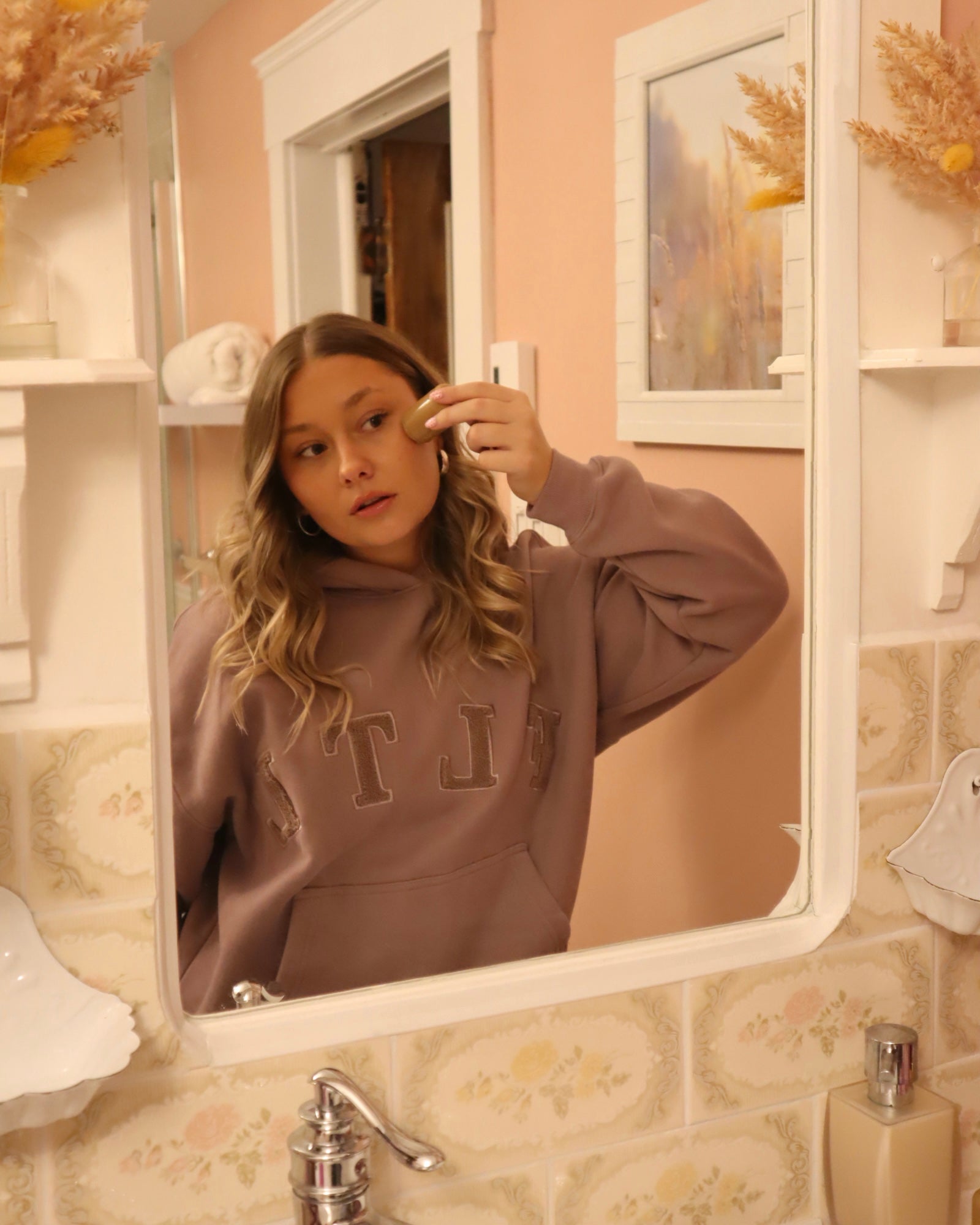 LUXEFLEECE™ HOODIE (SUGAR PLUM)