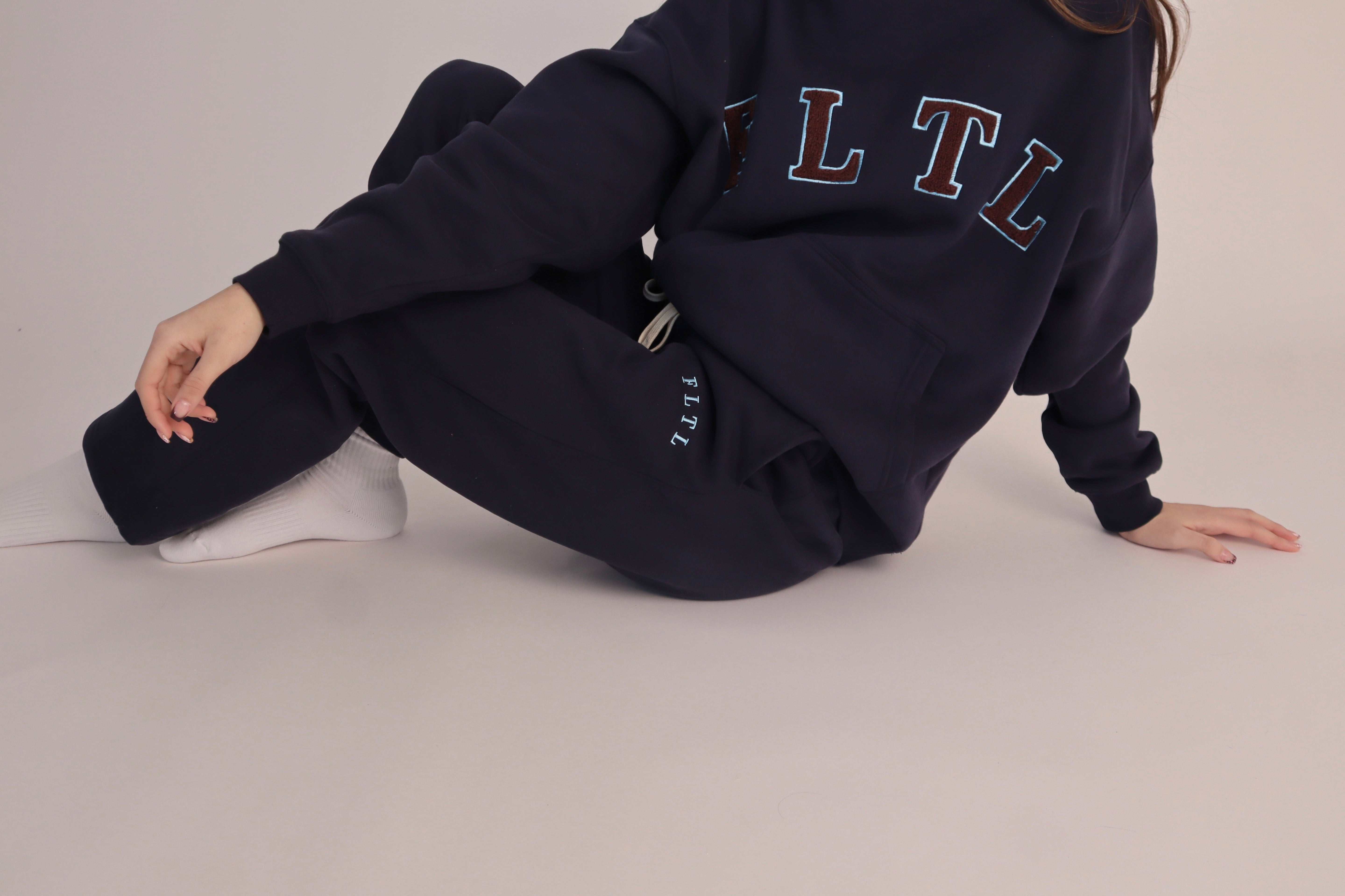 LUXEFLEECE™ SWEATPANT (SUNDAY DENIM)