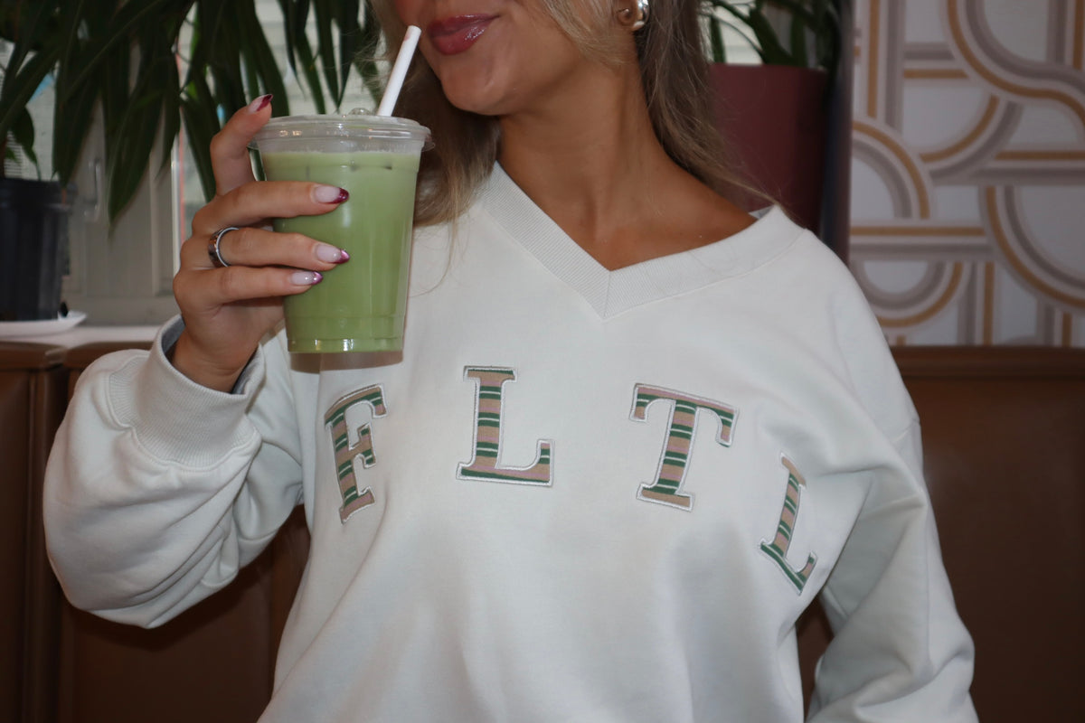 LUXEFLEECE™ LIGHT V SWEATSHIRT (OAT)