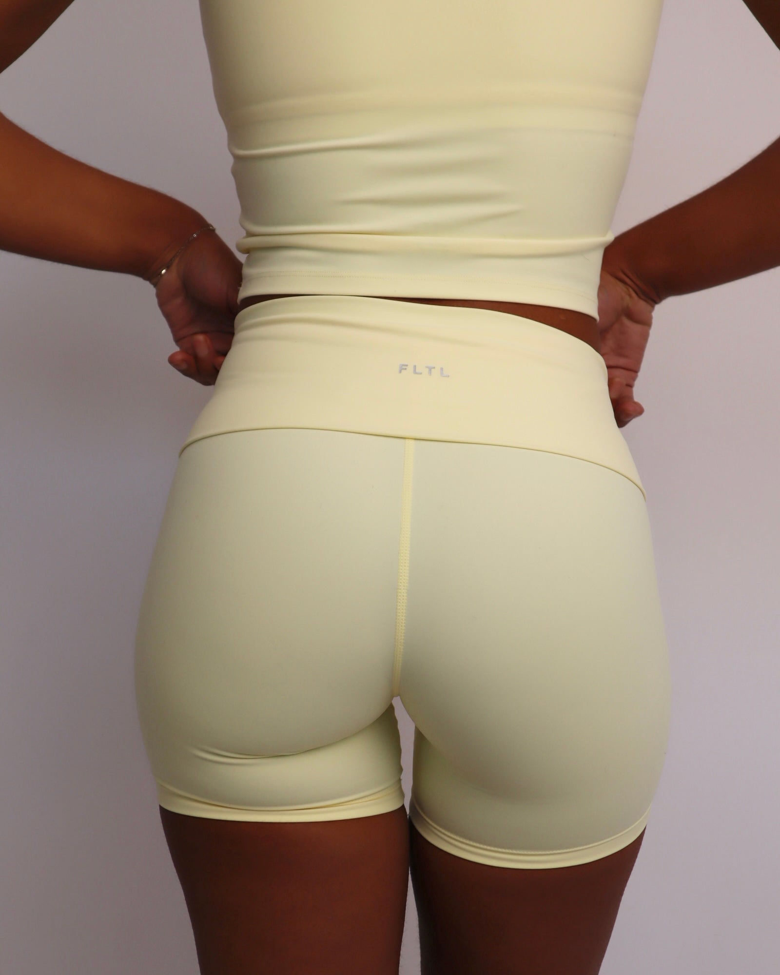 LUXEFORM™ FOLDOVER SHORT (SPRITZ)